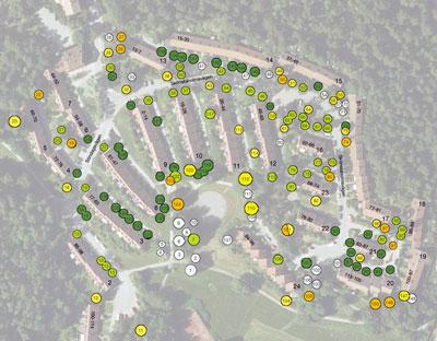 Flygfoto över Skönstaholm med träd utmarkerade med siffror